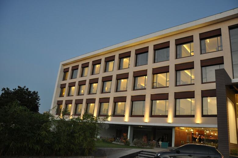 Mango Hotels Tansha Regal