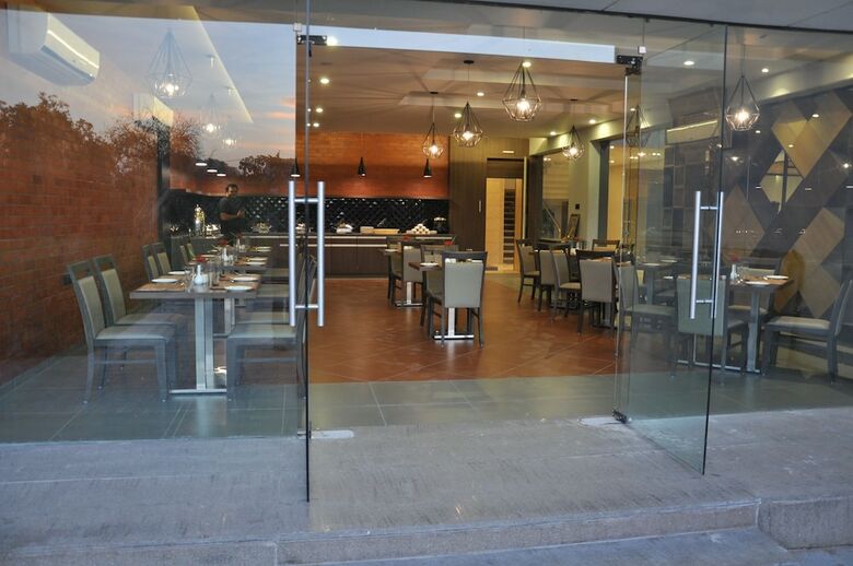 Mango Hotels Tansha Regal