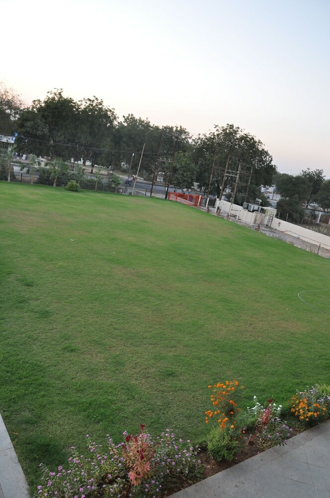 Mango Hotels Tansha Regal