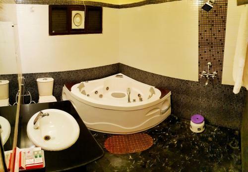 Hotels Diamond Glory Private Limited