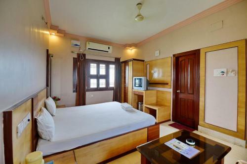 Hotels Diamond Glory Private Limited
