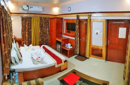 Hotels Diamond Glory Private Limited