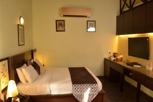 Hotel Corbett Wild Iris Spa And Resort