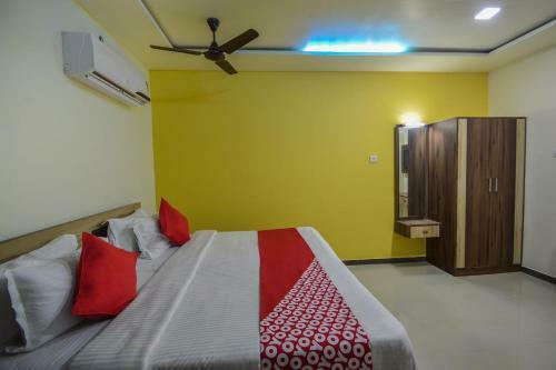 Oyo 16076 Hotel Happy Day