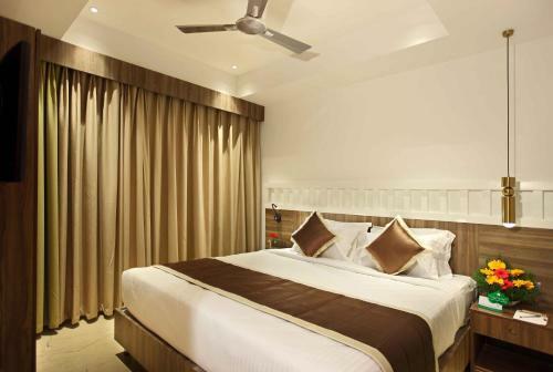 Hotel Embassery Residency