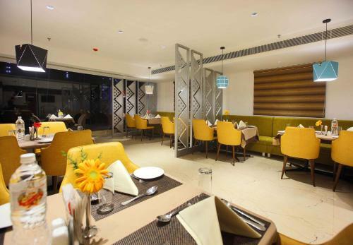 Hotel Embassery Residency