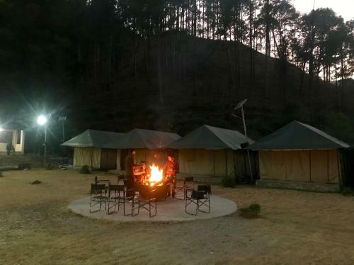 Hotel Chaukhamba Camps & Huts