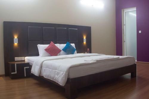Hostal Amanora Park Town