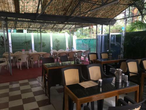 Hotel Dolphin House Beach Resort