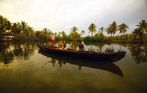 Hotel Munroe Island Lake Resort