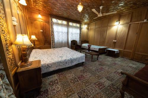 Bed & Breakfast Houseboat Shama