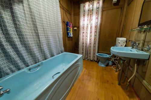Bed & Breakfast Houseboat Shama