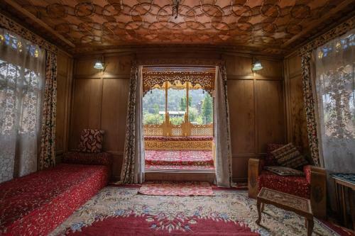 Bed & Breakfast Houseboat Shama