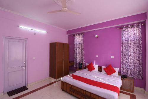 Oyo 27694 Moksh Hotel