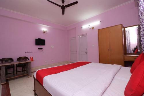 Oyo 27694 Moksh Hotel