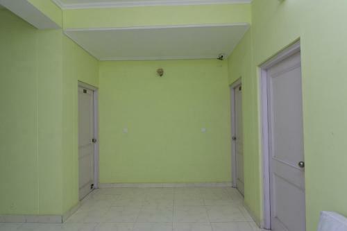 Oyo 27694 Moksh Hotel