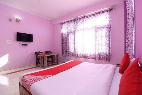 Oyo 27694 Moksh Hotel