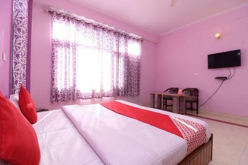 Oyo 27694 Moksh Hotel