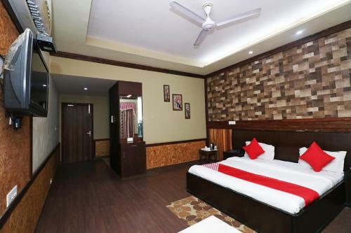Hotel Oyo 26584 Royal Castle