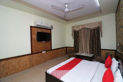 Hotel Oyo 26584 Royal Castle
