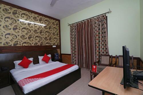 Hotel Oyo 26584 Royal Castle