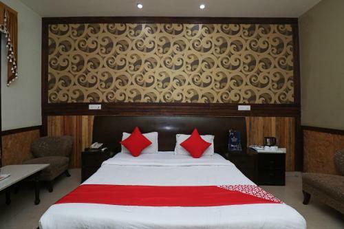 Hotel Oyo 26584 Royal Castle