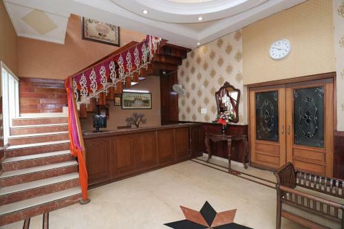 Hotel Oyo 26584 Royal Castle