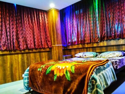 Hostal Myspace Holiday Inn