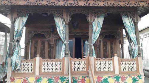 Bed & Breakfast New Rajas Garden Houseboad