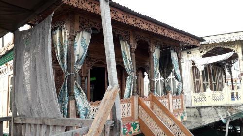 Bed & Breakfast New Rajas Garden Houseboad