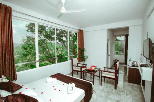 Hotel Munnar Summer Castle