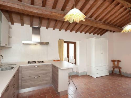 Gorgeous Valley View Apartment In Modigliana