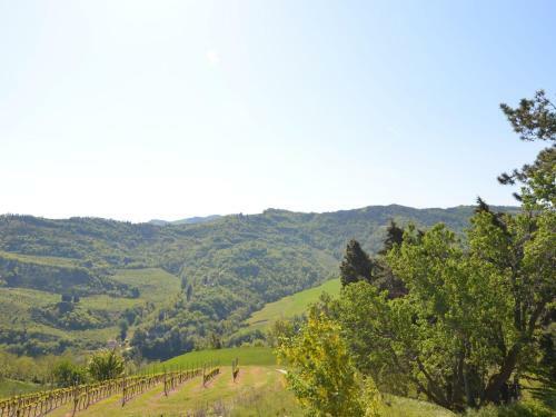 Gorgeous Valley View Apartment In Modigliana