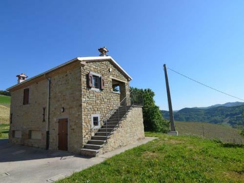 Gorgeous Valley View Apartment In Modigliana