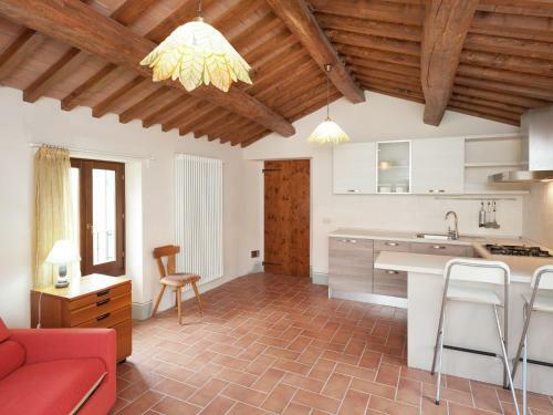 Gorgeous Valley View Apartment In Modigliana