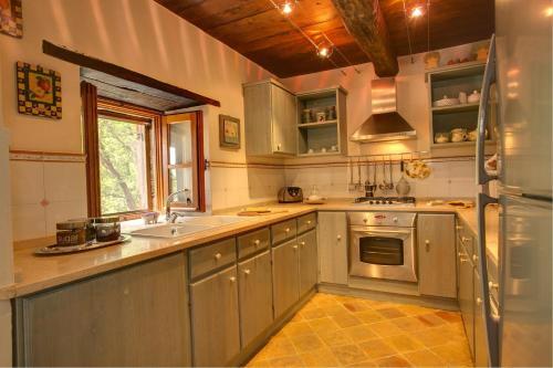 Col Di Morro Villa Sleeps 6 Pool Wifi