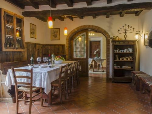 Grezzano Villa Sleeps 14 Pool Wifi