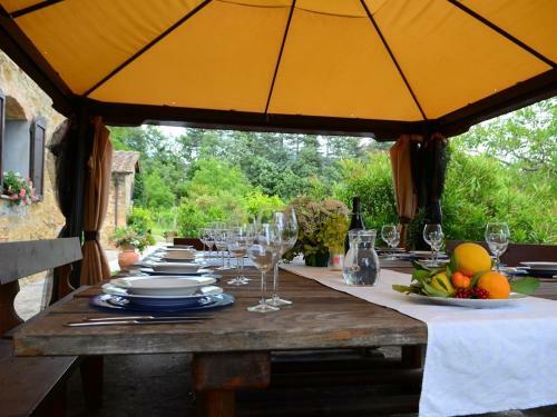Grezzano Villa Sleeps 14 Pool Wifi