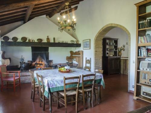 Grezzano Villa Sleeps 14 Pool Wifi
