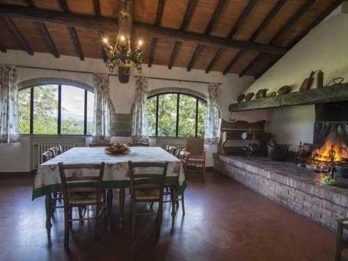 Grezzano Villa Sleeps 14 Pool Wifi