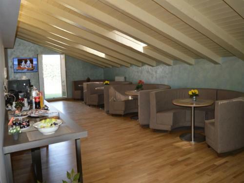 B&B Jolie Center