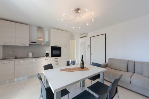 Soleis Sea View Spa Apartment