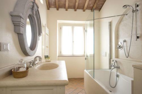 Podere Dottrina Villa Sleeps 12 Wifi