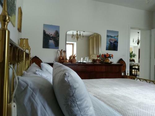 Bed & Breakfast Vintage Home