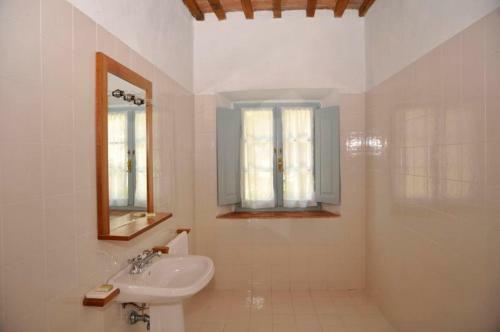 Lilliano Villa Sleeps 11 Pool Wifi