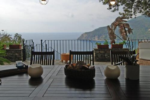 Moneglia Villa Sleeps 8 Air Con Wifi