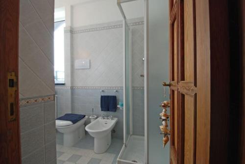 Moneglia Villa Sleeps 8 Air Con Wifi