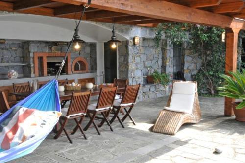 Moneglia Villa Sleeps 8 Air Con Wifi