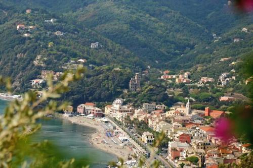 Moneglia Villa Sleeps 8 Air Con Wifi