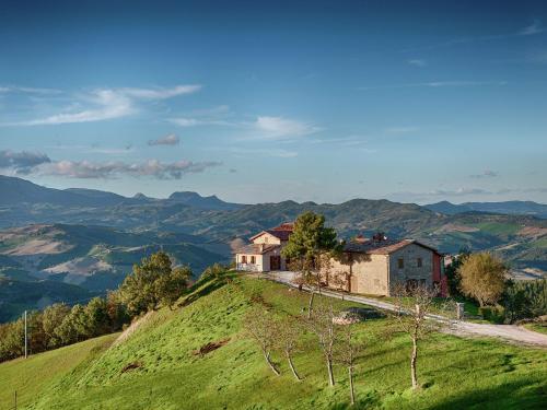 Spacious Mansion In Sant'angelo In Vado With Pool